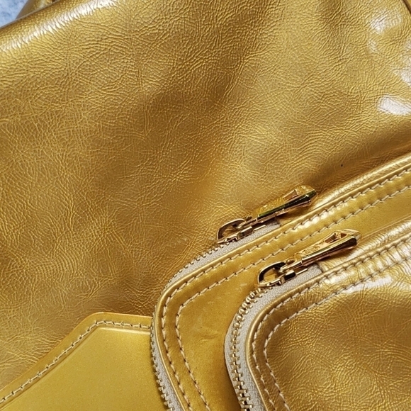 𝅺LONGCHAMP TRAVEL weekender gold/yellow patent leather satchel gold hardware. - Picture 16 of 17